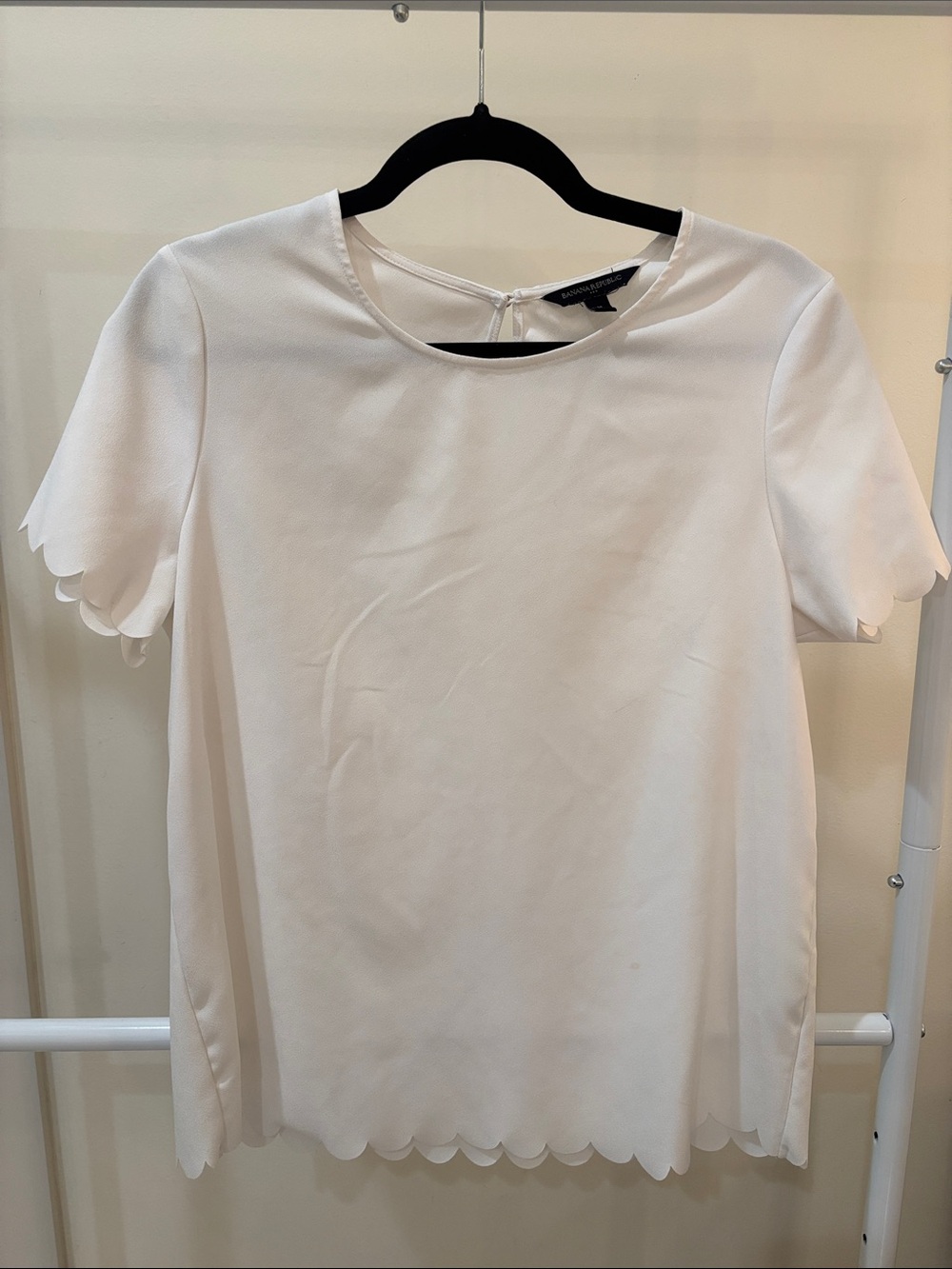 Banana Republic White Scallop Sleeve Blouse